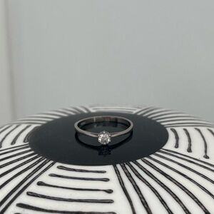 Sterling silver Ring with petit diamond.